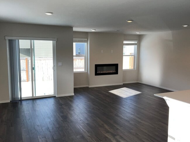 Building Photo - LIKE NEW Spacious 2 Story Home on Corner Lot - Kemper Grove / Ridgefield, WA