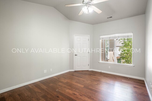 Building Photo - 1061 Canyon Meadow Dr