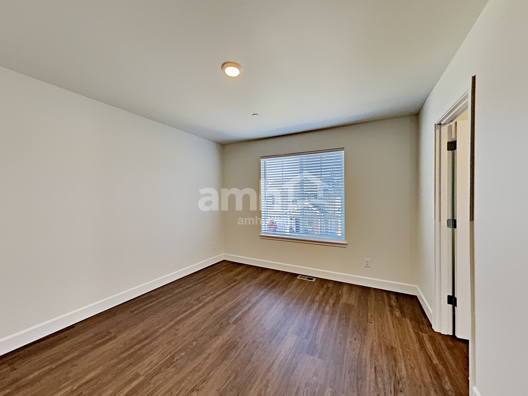 Building Photo - 10626 137th St E