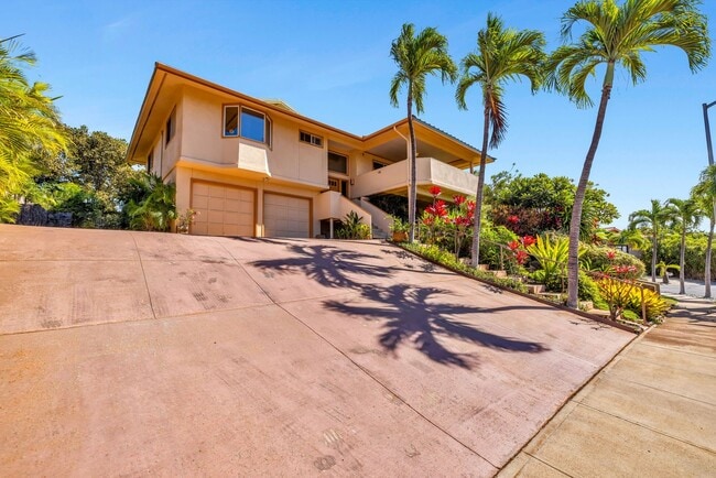 Building Photo - Single-family home with upstairs & downstairs rentals