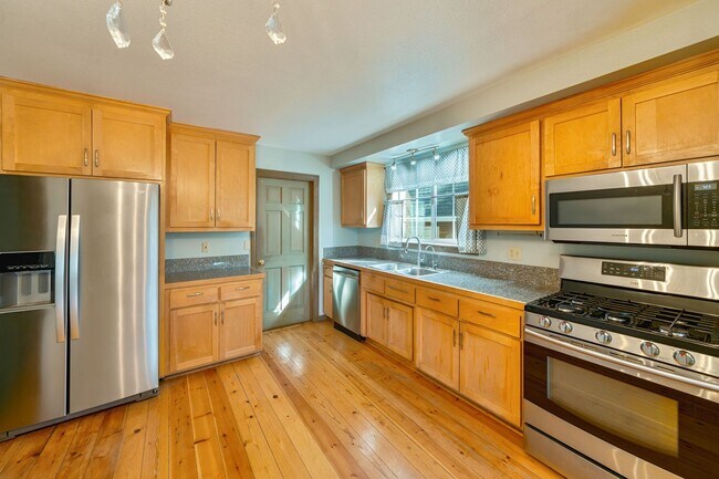 Building Photo - Craftsman Retreat in Camino – Updated 4BR Home on Quiet Lot!