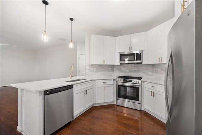 Building Photo - 2871 Belfaire Lake Dr