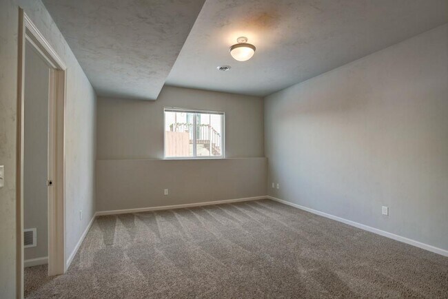 Building Photo - 434 Hanson Rd