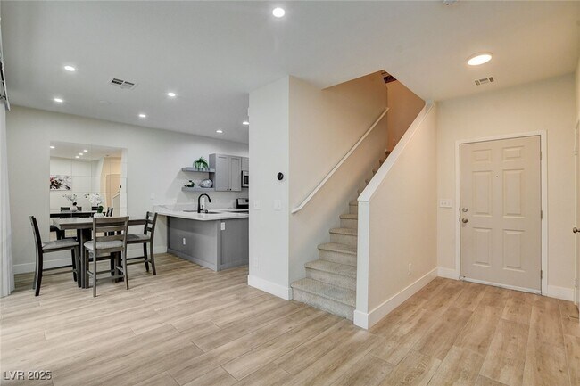 Building Photo - 251 S Green Valley Pkwy