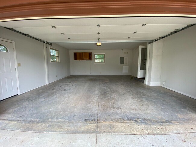 Building Photo - Available Aug 7th, 2026!