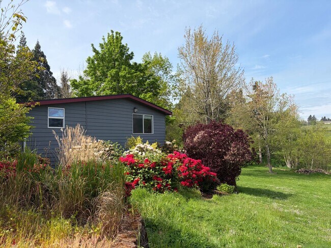Building Photo - Rare 3-Acre 3BR Home in South Salem – Shops, Workspace & Greenhouses
