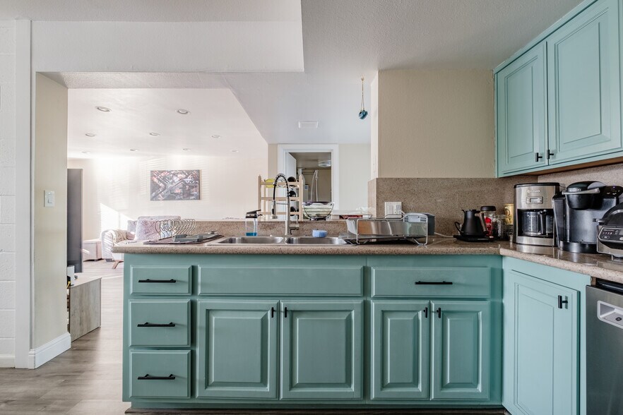 Building Photo - 5521 27th Ave