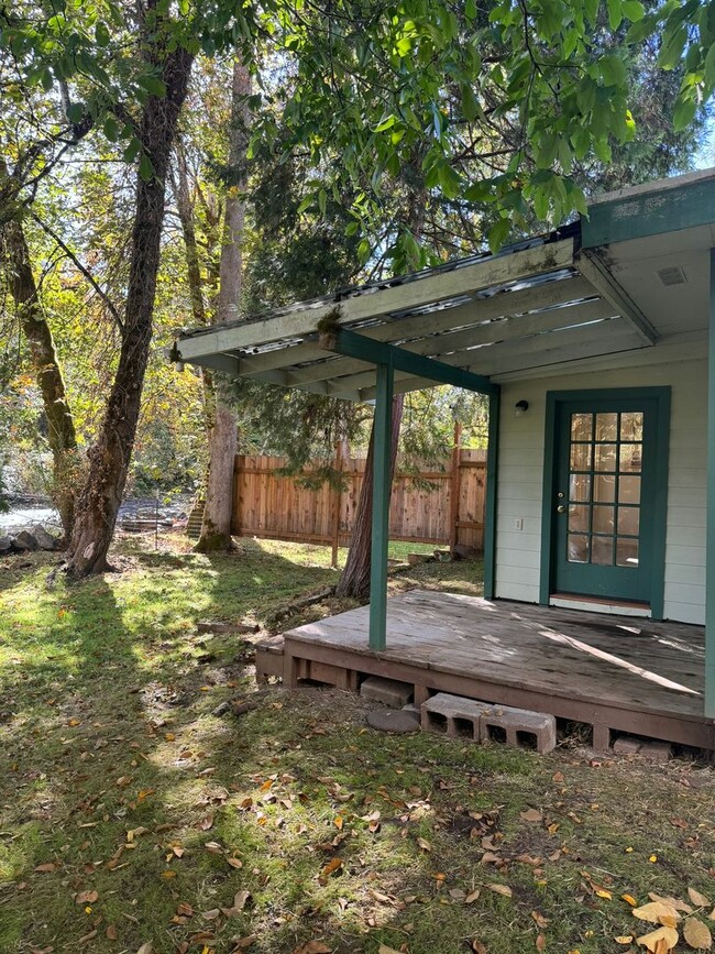 Building Photo - Newly remodeled, adorable, CREEK FRONT, Du...