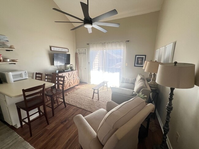 Building Photo - Walk to the Beach! Two-bedroom condo in Myrtle Beach. Adjacent to Beach Access!