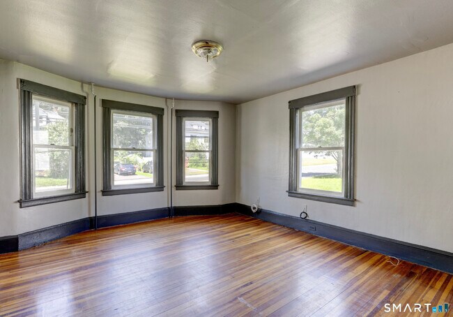 Building Photo - 85 Spruce St