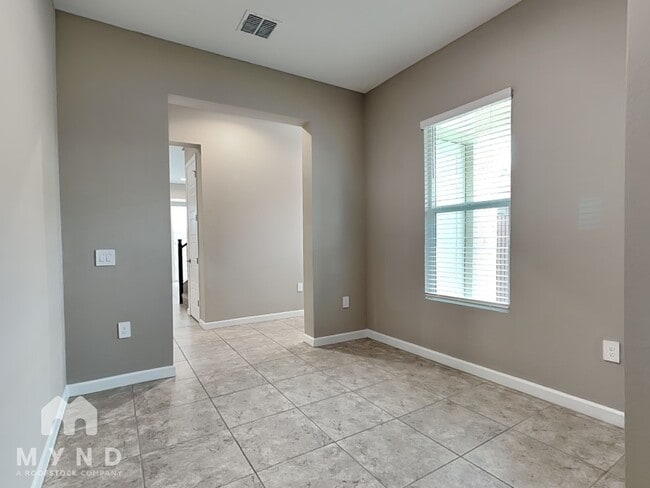 Building Photo - 4839 E Village Dr