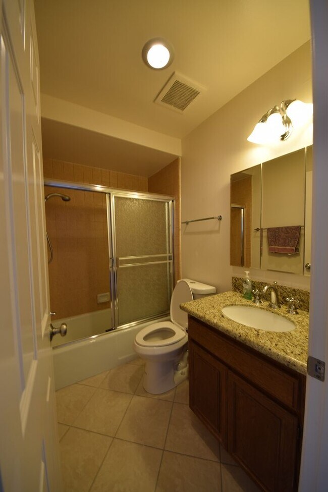 Building Photo - ***Amazing 2 Bed 2.5 Bath Westwood Condo U...
