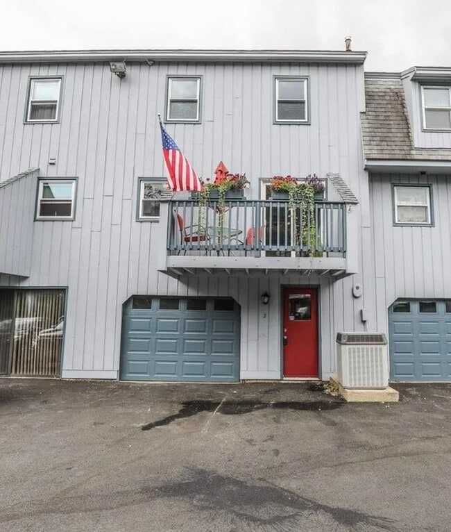 Building Photo - 2 Bluestone Dr