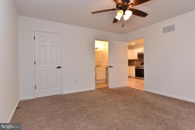 Building Photo - 117 Lakeside Dr