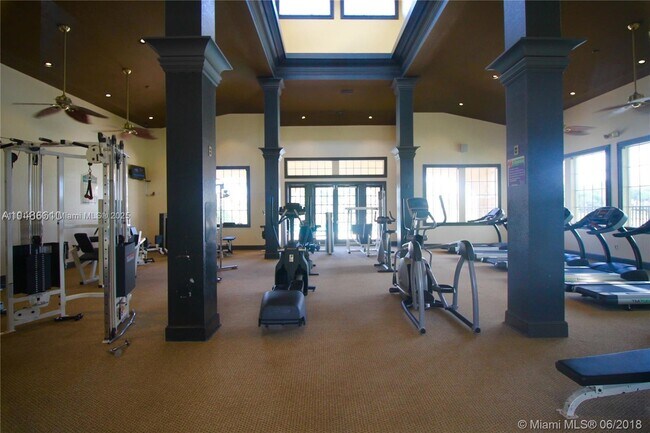 Building Photo - 2458 Centergate Dr