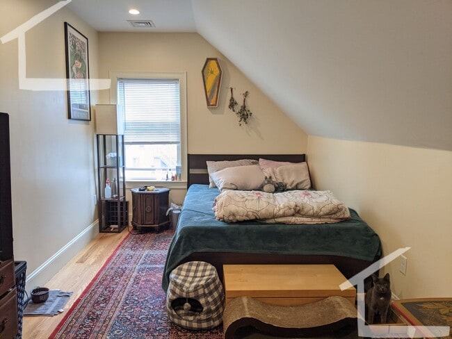 Building Photo - Brighton 4 bed 2 bath.... Beautiful listing!