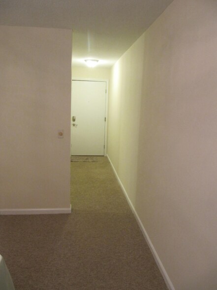 Building Photo - 302 Old Bridge Ln