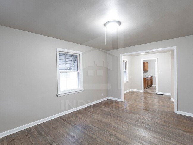 Building Photo - 610 S Sherman Dr
