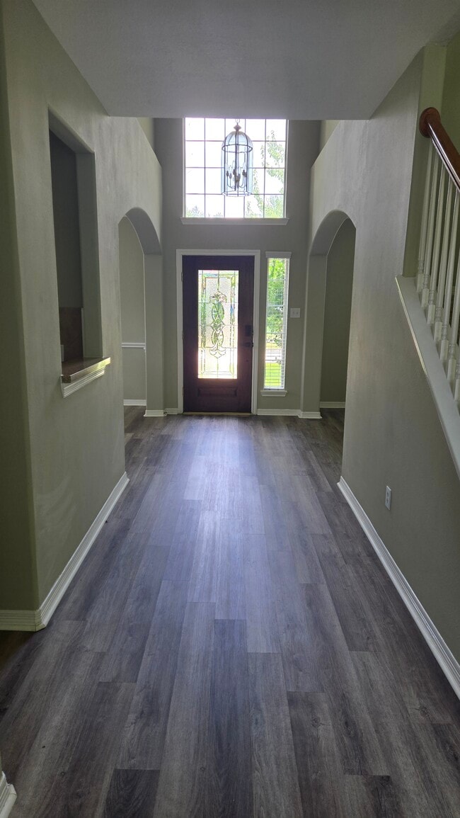 Building Photo - 2126 Blue Water Bay Dr