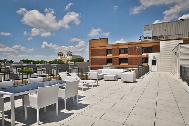 Building Photo - 1612 Cambridge St