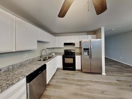 Building Photo - 7133 W Hinsdale Dr