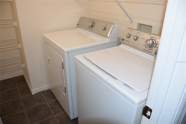 Building Photo - 2393 Paulette Dr