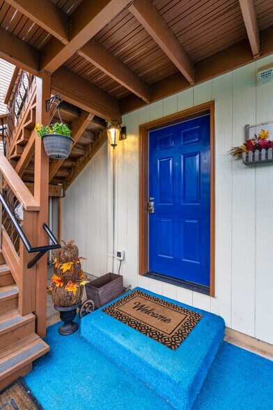 Building Photo - 1676 SE Marion St