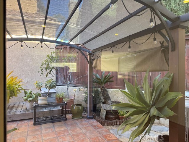 Building Photo - 13 Channel Island St