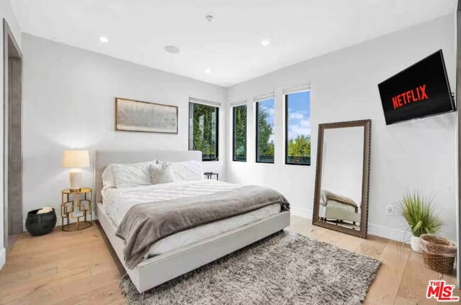 Building Photo - 13812 Cumpston St