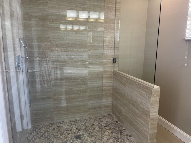 Building Photo - 798 Crandon Blvd