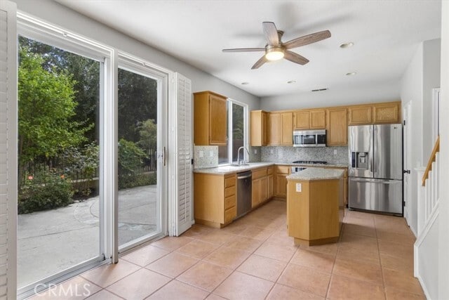 Building Photo - 466 Fallbrook Ave