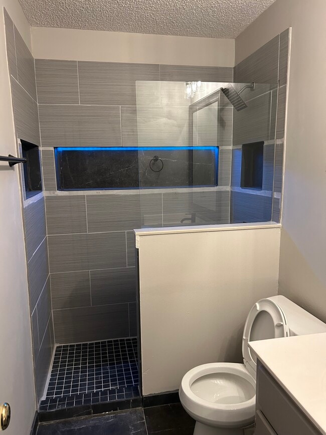 Building Photo - 912 McCay Ave