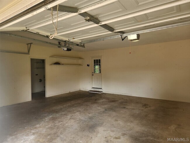 Building Photo - 1203 Oates Rd