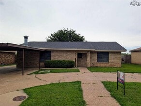 Building Photo - 2805 S Bandera Dr