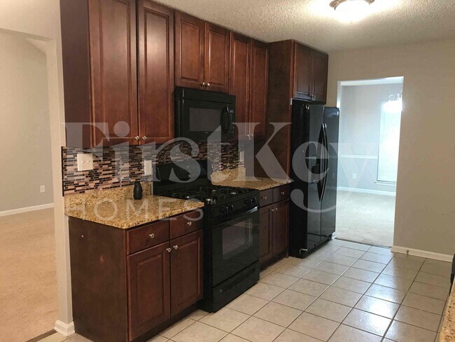 Building Photo - 120 Cinnamon Fern Cir