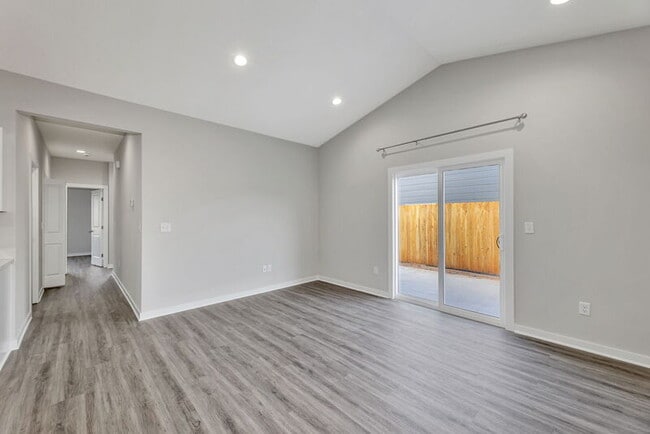 Building Photo - 13432 W Haskell Ct