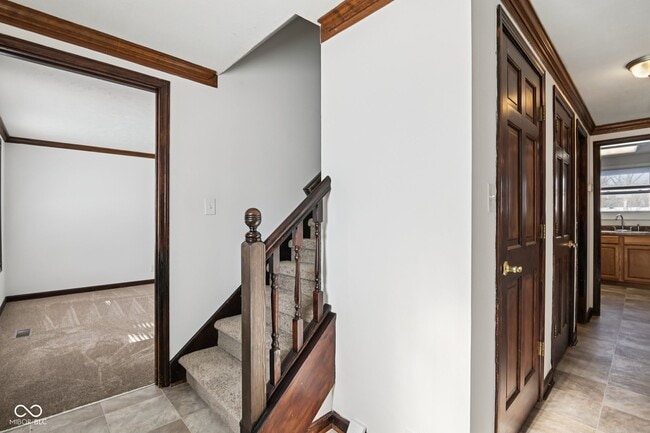 Building Photo - 218 W Main St