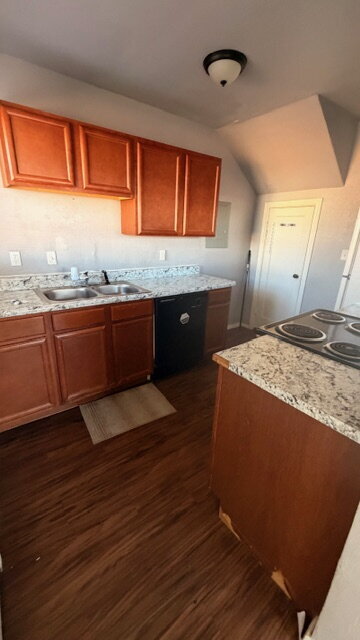 Building Photo - $875 All Bills Paid: 2-Bedroom Townhome