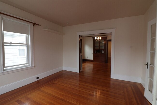 Building Photo - 55 Thorndike St