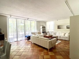 Building Photo - 161 Crandon Blvd