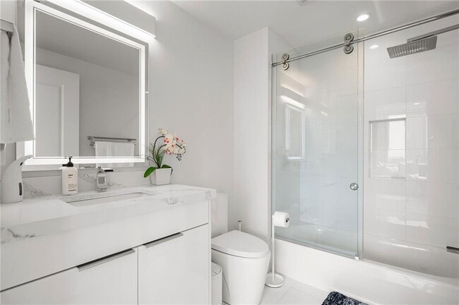 Building Photo - 3338 Peachtree Rd NE