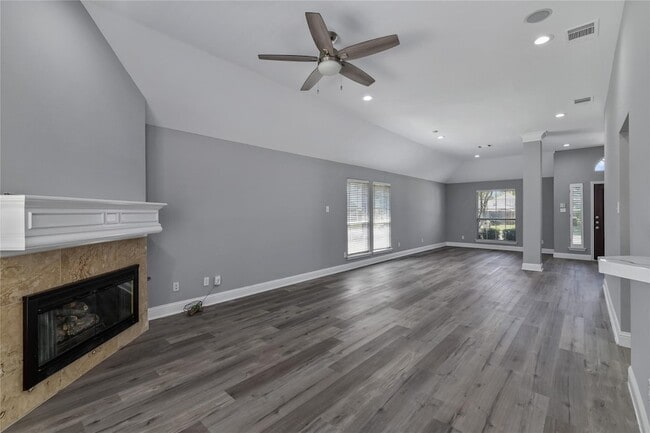 Building Photo - 630 Lakewood Dr