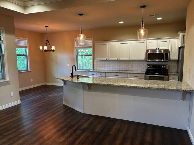 Building Photo - Private Treehouse Views - 3 Bed 2 Bath Home on Cul de sac in Bella Vista!