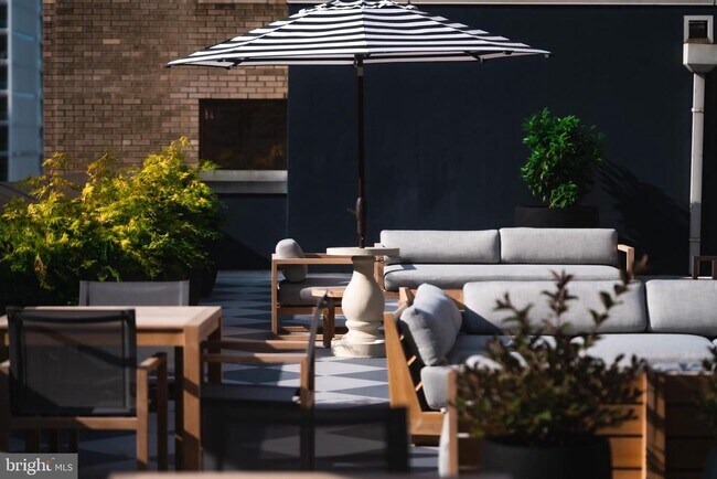 Building Photo - 200S Broad St