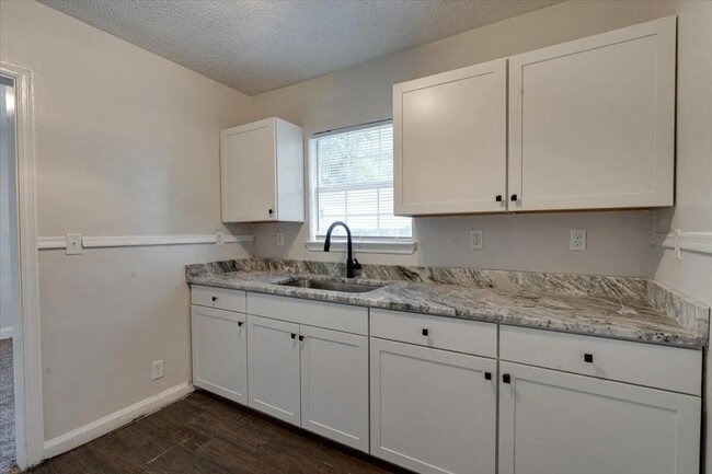 Building Photo - 510 N Germantown Rd