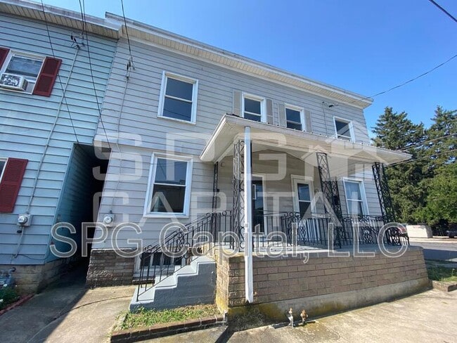 Primary Photo - 148 E McKinley St