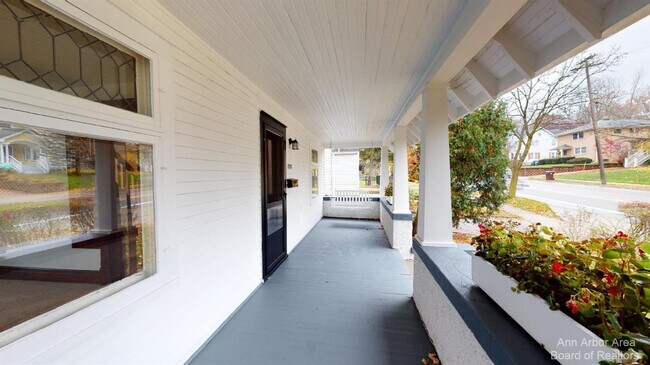 Building Photo - 1705 Jackson Ave