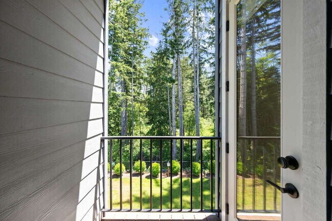 Building Photo - 13717 Admiralty Way