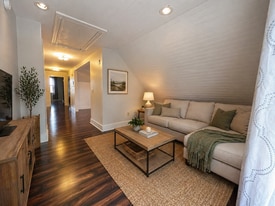 Building Photo - 1109 Townsend Ave