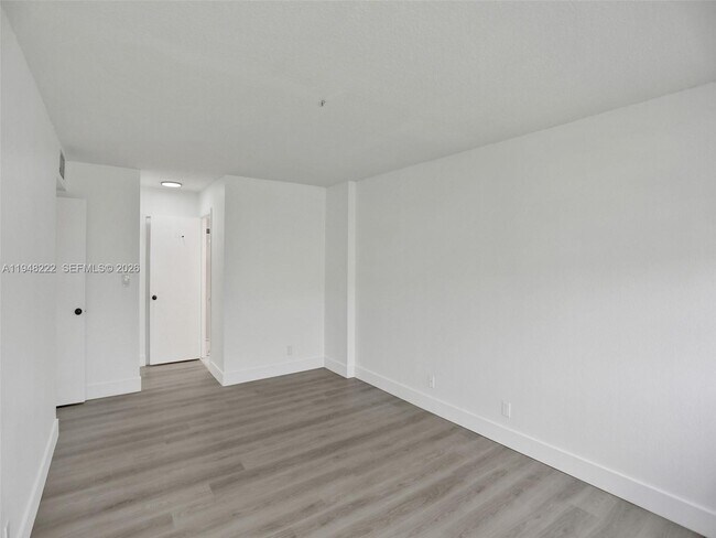 Building Photo - 2771 Taft St